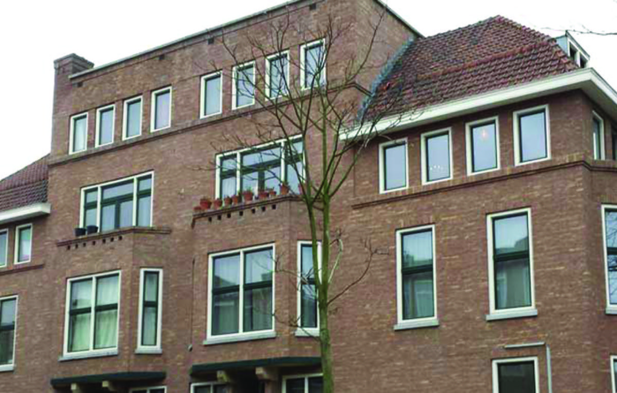 Gevel met nieuwe gevelbekleding