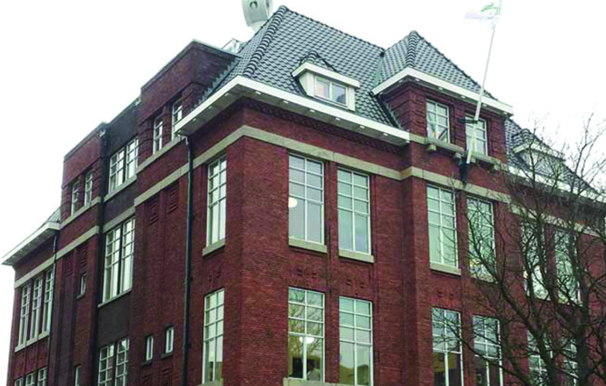 Woning met dakopbouw en dakkapel
